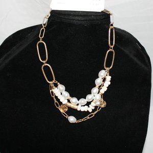 Set of Necklace and Bracelet.